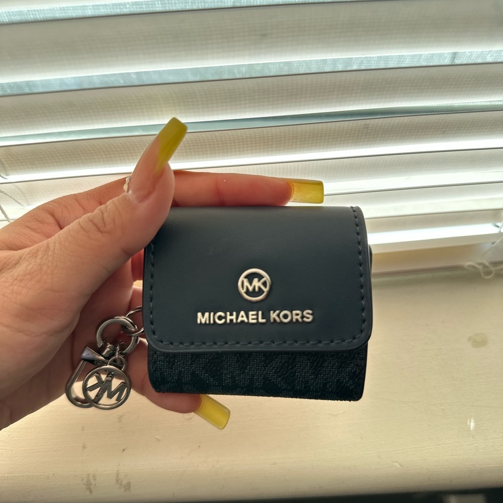 Michael Kors Airpod case/holder 🤍